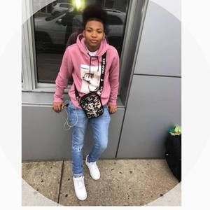 Meet your Posher, Sharon